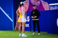 Iga Swiatek & her psychologist Daria Abramowicz in Qatar - Source: Getty